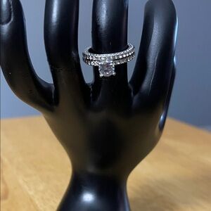 Elegant Silver Ring with Clear Gemstone